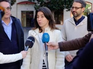 Marta Gutiérrez, en una atención a medios junto a Alberto Matarán y Antonio Daponte.