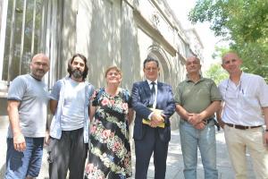 Representantes del Ayuntamiento de Atarfe, de Salvemos la Vega y Adobe Arquitectos, con el jurista Carlos Castresana.