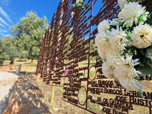 Memorial a las víctimas del franquismo en el cementerio de Granada.