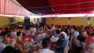 Encuentro con militantes de Maracena durante la feria.