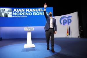 Juan Manuel Moreno, en el congreso del PP de Sevilla que proclamó a Núñez Feijóo presidente.