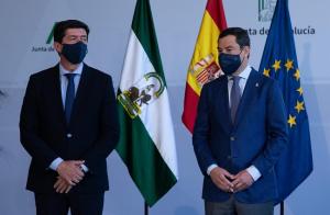 El presidente de la Junta, Juanma Moreno, con el vicepresidente, Juan Marín, en un acto este miércoles. 