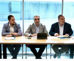 Eduardo Martos, a la derecha de la imagen, en una reunión del comité de emergencias de la Diputación.