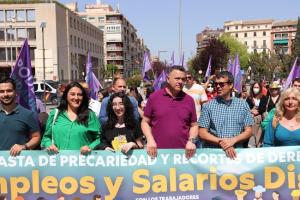 Pancarta de Podemos este domingo en Granada.