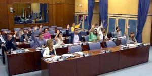 Votación en la Comisión de Fomento y Vivienda del Parlamento andaluz.