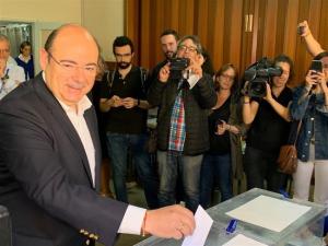 Pérez, en el momento de ejercer el voto.