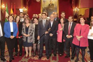 Foto de familia del gobierno de Cuenca con cargos socialistas.