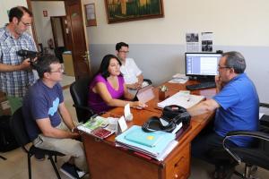Alejandra Durán y otros representantes de la confluencia, en su reunión con la Gremial del Taxi.