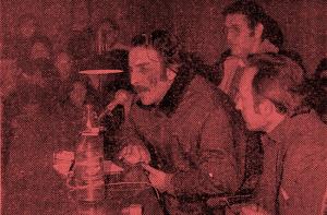 Eduardo Saborido, junto a Pepe Cid de la Rosa y Joaquín Bosque en una intervención del primero en el Hospital Real el 2 de febrero de 1976, reivindicando la libertad sindical.