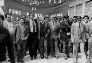 Felipe Alcaraz junto a Santiago Carrillo y dirigentes granadinos en Pinos Puente.