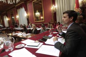 Francisco Cuenca ha presidido este lunes el primer pleno ordinario como alcalde de Granada. 