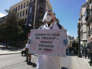 Detalle de una movilización en defensa de la sanidad pública en Granada. 