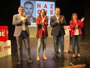 El ministro de Fomento con los candidatos socialistas y la alcaldesa de Las Gabias.