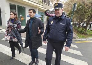 El alcalde, con la concejala de Protección Ciudadana y el jefe de la Policía Local de Granada.