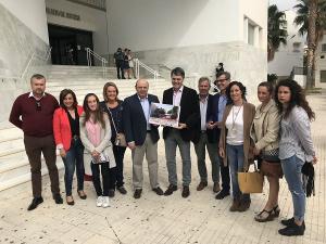 Los representantes del PP, a las puertas de los juzgados de Motril.