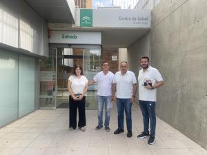 El alcalde de Huétor Vega ha encabezado la reunión con profesionales del centro de salud.