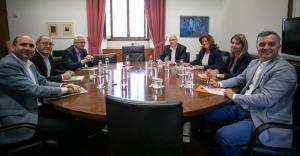 Mesa negociadora celebrada este lunes entre el PSOE-A y Ciudadanos.
