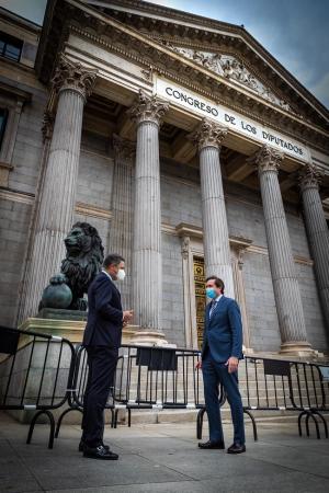 Carlos Rojas y Pablo Hispán, a las puertas del Congreso.