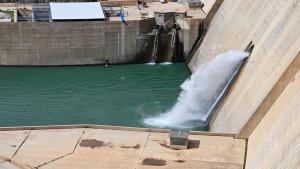 Desagüe de la presa de Rules.