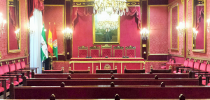 Salón de plenos del Ayuntamiento de Granada.