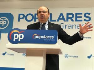 El presidente provincial del PP, Sebastián Pérez, en rueda de prensa.