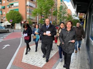 Sebastián Pérez, en una visita a barrios.