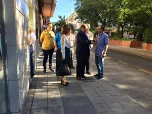 Sebastián Pérez saludo a un vecino en La Chana.