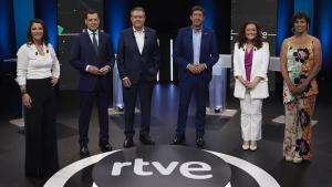 Fotografia de grupo previo al debate en RTVE entre los candidatos a la Presidencia de la Junta de Andalucía.