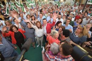 Susana Díaz, flanqueada por Teresa Jiménez y Noel López en el mitin en Maracena.