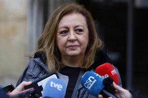 La que fuera directora de la Alhambra, María del Mar Villafranca, atiende a los medios de comunicación antes del inicio del juicio contra la excúpula de la Alhambra por el 'caso audioguías' (archivo).