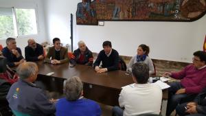 Juan Marín, en la reunión en Huéscar con la asociaciones de criadores de cordero segureño.