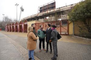 Cuenca y otros ediles socialistas en la visita al entorno de Los Cármenes.
