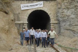 Francisco Cuenca y José Entrena en una movilización en Loja.