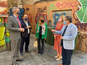 Concejales del PP en su visita a Plaza Nueva.