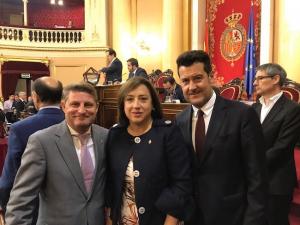 Zubeldia, junto a Francisco Javier Aragón y Sandra García, en el Senado.