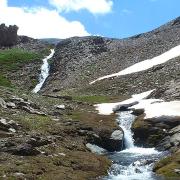 Cascadas de agua que se convertirán más abajo en el río Dílar