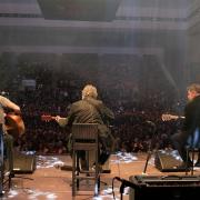 Miguel Ríos en el escenario con José Ignacio Lapido.